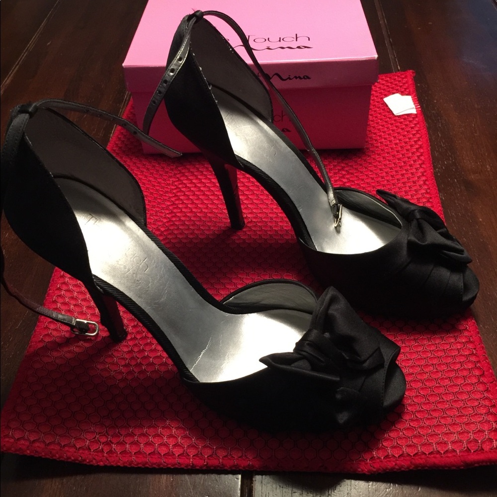 Black Satin 4” Heels with a Bow - Sz 10